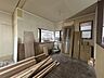 その他：【リフォーム中】10月4日撮影。リビングはフロアタイル張り、クロス張替え、建具交換予定です。