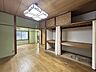 リビング/ダイニング：【リフォーム中】約20帖のリビングです。天井・壁のクロスを貼り替えするので、部屋全体が明るくなります。キッチンは対面式ですので、リビングで遊ぶお子様を眺めながらお料理ができます。