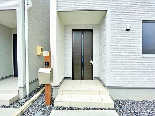 玄関を拡大表示