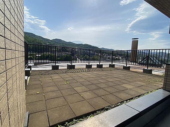 ルーフバルコニ...