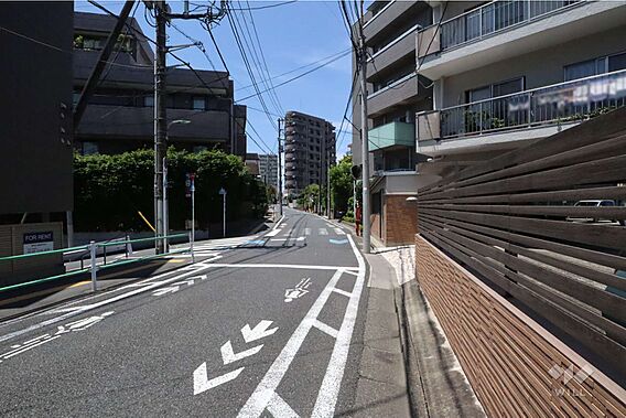 敷地南西側の前...