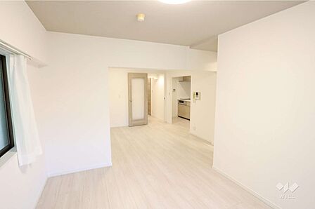 LDK15.7帖家具の配置がしやすい縦長のリビングです