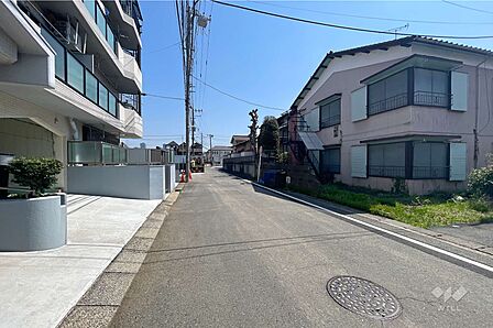 敷地南側の前面道路