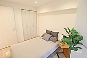 洋室5.5帖クロ-ゼットがあるので、洋服や趣味の荷物が多い方でも安心です。