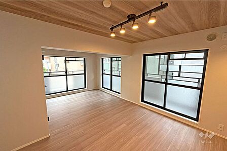 LDK約14.5帖窓から差し込む光がお部屋の雰囲気を明るくします。ソファーやダイニングテーブルを置いて家族の憩いの場としてゆっくり過ごすことができます。