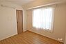 子供部屋：洋室約4.9帖子供部屋としてもお使い頂けそうです。