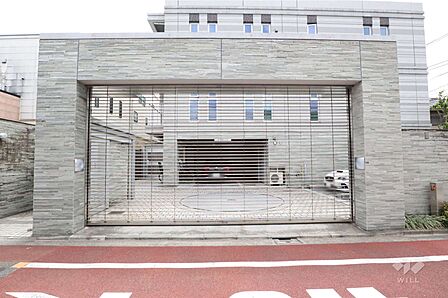 駐車場の出入り口(リングシャッター付き)