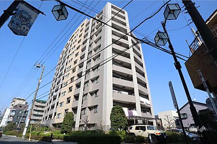 コスモ平間ロイヤルフォルムの外観(南西側から)