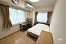 その他：北側洋室二面採光で明るい洋室です。隣接している住戸がないのでリモートワーク部屋としても利用できます。