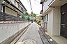 外観：物件の西側前面道路（北側から）［2026年5月26日撮影］