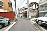 外観：物件の西側前面道路（南側から）［2026年6月23日撮影］