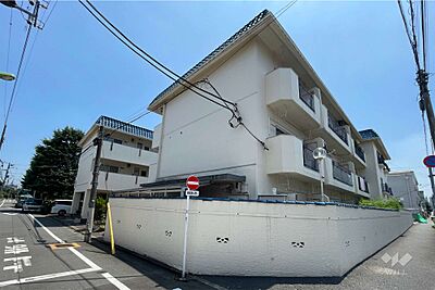 外観:第1フォンタナ駒沢の外観(北西側から) 外観:第1フォンタナ駒沢の外観(北西側から)