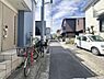 外観：物件の北西側前面道路（北側から）