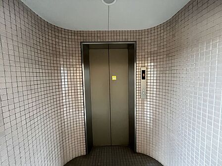 エレベーター付き。ベビーカーをご利用時や車いすをご利用のご家族やも安心してご入居いただけます