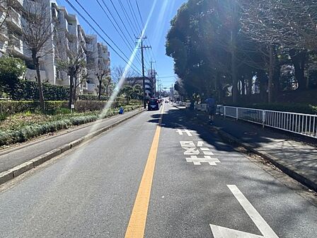 バス停徒歩約5分!おでかけや通勤にも便利な立地です♪
