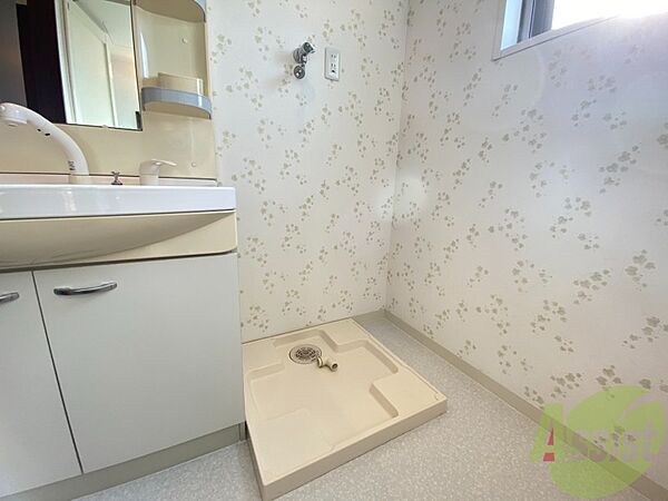 画像19:洗濯機置場は室内にあるのでもちろんいつでも洗濯可能です。