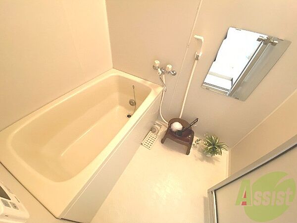 画像4:バスルームは広く、ゆっくりとリラックスできる広さですよ〜