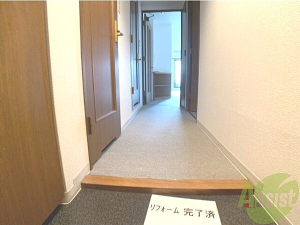 画像12:玄関からの様子を撮影しました。廊下も幅があります。