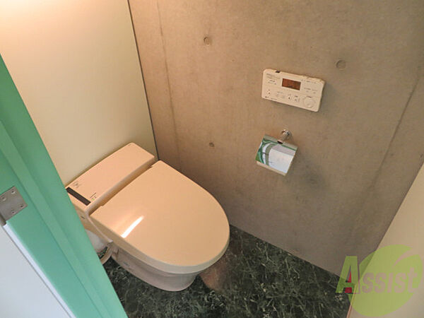 画像10:ウォシュレット付きのトイレです。シャワートイレは日本の宝。