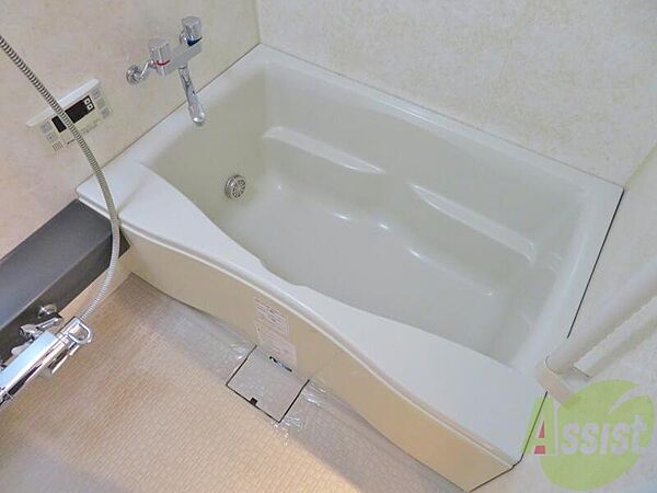画像4:綺麗な浴槽と広々としたスペースが有りますよー。