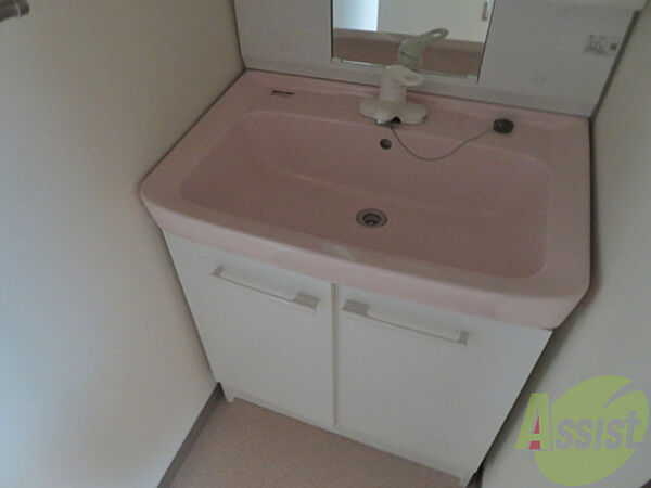 画像15:洗面台です。シンプルなつくりなので、お手入れしやすそうです。