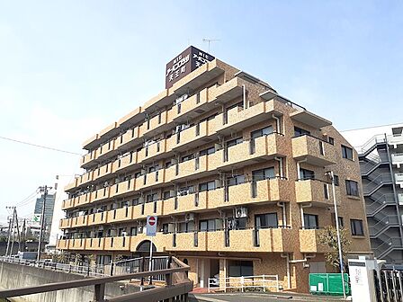 駅徒歩3分!お買い物施設が充実した利便性が魅力のマンションです。