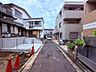 その他：前面道路は見通しが良く、落ち着いた街並みが広がる穏やかな住環境です。周辺には戸建住宅が建ち並び、日々を心地よく過ごせる住環境が魅力。住まうほどに快適さを実感できるロケーションです。