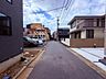 その他：車の出入りもしやすい、すっきりとした前面道路が魅力。ゆとりを感じられる道路幅で、日々の車の利用もスムーズです。通勤や買い物など、車を利用するご家庭にも嬉しい環境が整っています。