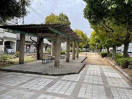 城北緑道公園 260m