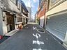 外観：前面道路含む現地写真