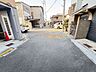 外観：前面道路含む現地写真