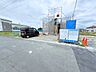 外観：前面道路含む現地写真