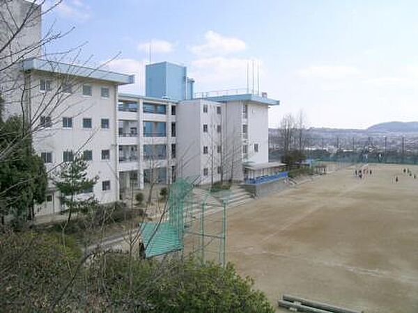 画像23:【中学校】川西市立　多田中学校まで1729ｍ