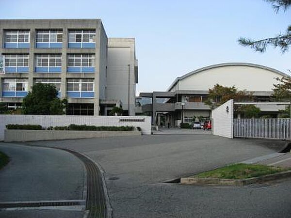 【高校】兵庫県立　川西北陵高等学校まで1637ｍ