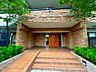 エントランス：閑静な住宅街にある７階建てマンション！すぐ近くに大通り、由木中央小学校(徒歩５分)由木中学校(徒歩４分)、クリエイト徒歩５分と生活環境の良い地域です！