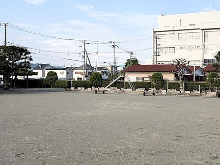 近くには公園もあります♪
