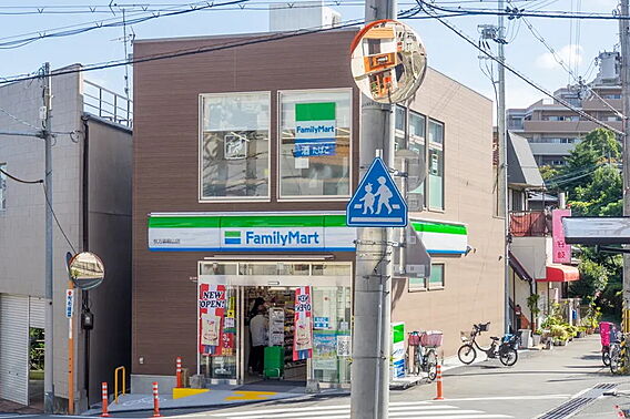 ファミリーマー...