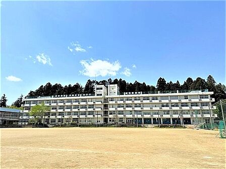 仙台市立第一中学校 1352m