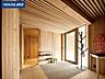 玄関：木の格子天井と土間を組み合わせた、ゆとりある玄関。乳白色の建具から柔らかな光を取り込み、来客を温かく迎える、建築家設計らしい美しい空間です♪