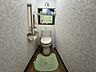 トイレ：窓付きのトイレで換気がしやすいです♪