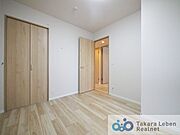約5.0帖の洋室。収納付きの洋室は、学用品や衣類の置き場に困りません。子ども部屋として、日々の生活に取り入れやすい設計です。