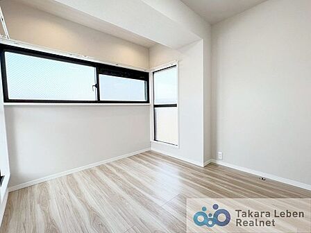 寝室は一日の疲れを癒す休息の場所。適度な採光と通風を確保する事で心地よい空間が生まれ、明日への活力とつながっていきます。