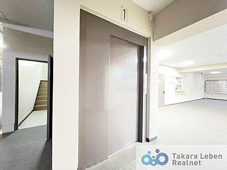 エレベーター付きなので沢山お買い物をしても安心です。