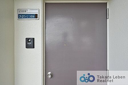 落ち着いた雰囲気の玄関は大切なお客様を迎えるのに最適です。