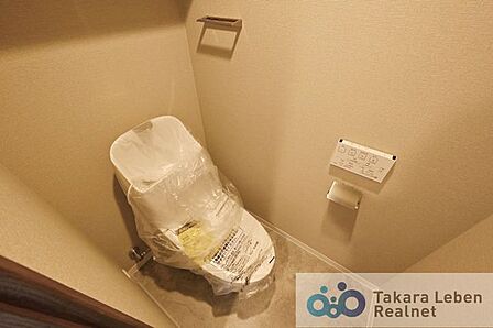 ウォシュレット機能付きのトイレは壁掛けリモコンの上位グレードを採用しております。