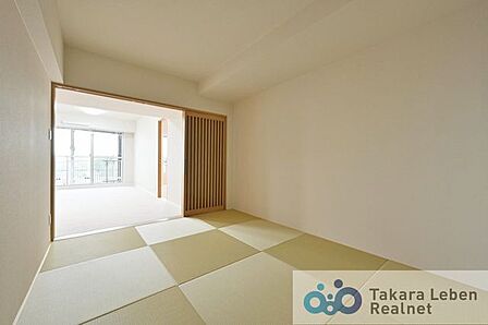 約6.0帖の和室。来客時にも重宝する和室は、布団を敷いて寝室としても使用可能。使い勝手の良さが魅力です。