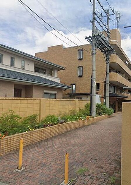 周辺多種施設充実の好立地マンション。オートロック・宅配ボックスなど設備も充実です。
