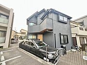 隣地が駐車場のため開放感があります。
