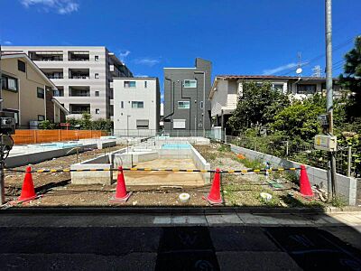 外観：同工務店の完成見本を合わせてご見学頂くことで、完成形の姿をイメージ出来ます。（2026年9月撮影）