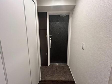 お住まいの顔となる玄関。安らぎに満ちた生活空間を予感させてくれます。(2026年9月撮影)